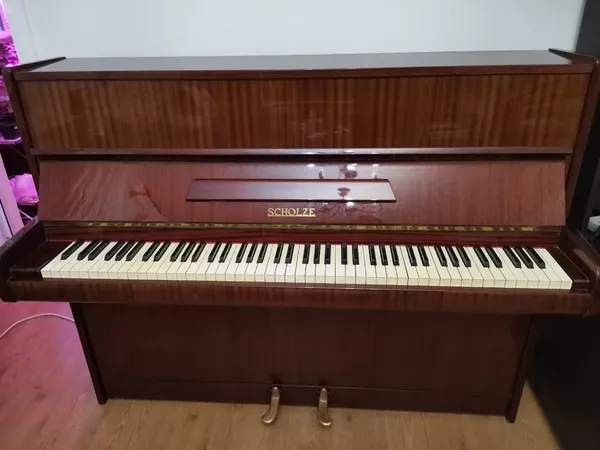 Продаем чешское пианино SCHOLZE В отличном состоянии Первый хозяин.