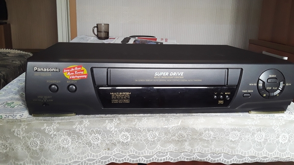 Продам полный видеомагнитофон Panasonic NV-225  в отличном состоянии. Про-во Япония. 4 головки. Система NTSC,  PAL  Таймер. Индикация самопроверки. С паспортом . Т. +77055274583