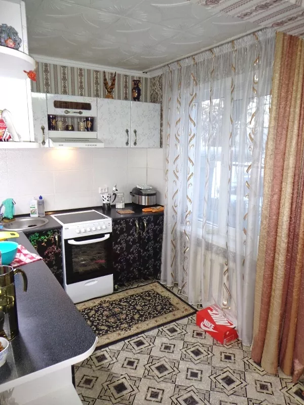 Продам трех комнатную квартиру по улице Добролюбова 5