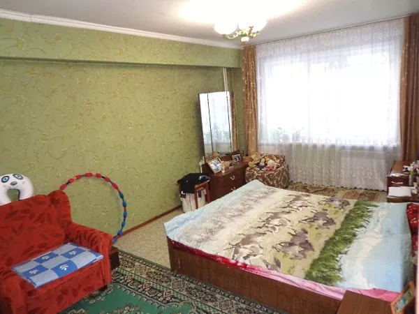 Продам трех комнатную квартиру по улице Добролюбова 18