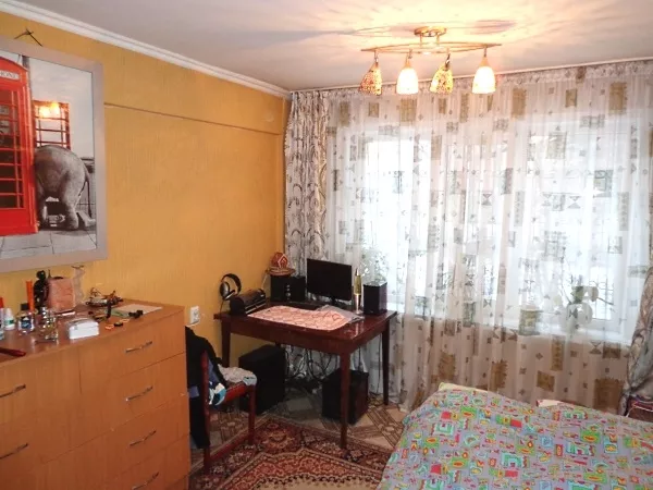 Продам трех комнатную квартиру по улице Добролюбова 22